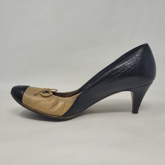 Chanel Heels EU36 US6 Black Tan Leather 2008 CC Logo Old Money Bow Pumps Luxury - Picture 7 of 13